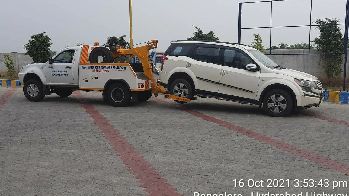 Am Pm Car Towing Services tow truck on the highway