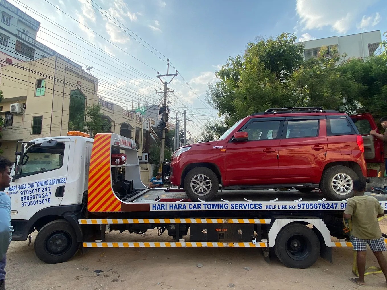Car being towed in Manneguda